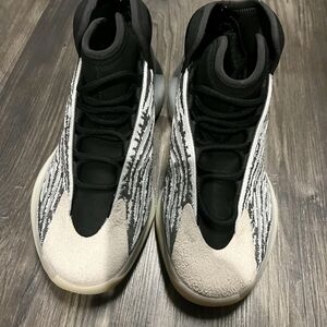Adidas Yeezy Quantum Basketball White/Grey  Basketball Shoes Size 7